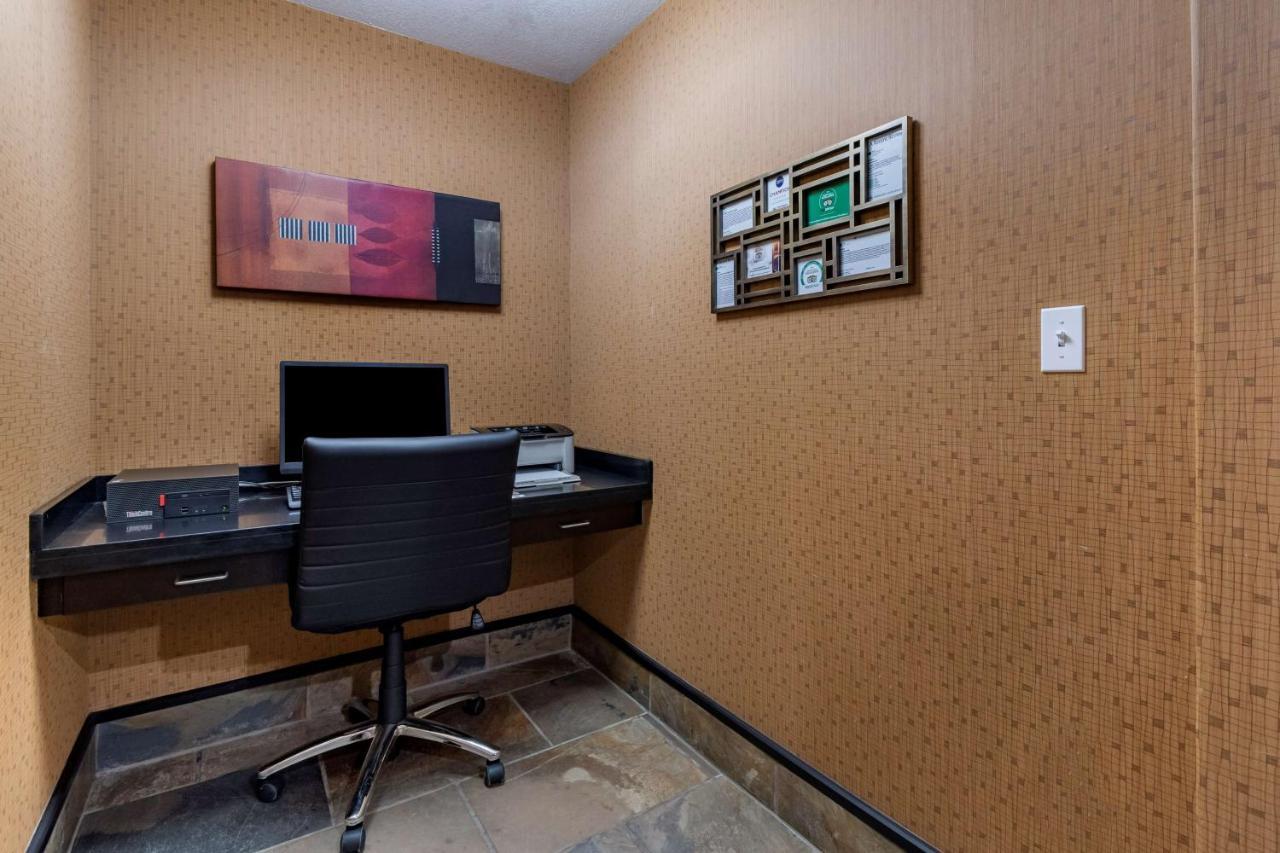 Best Western Bonnyville Inn & Suites Buitenkant foto