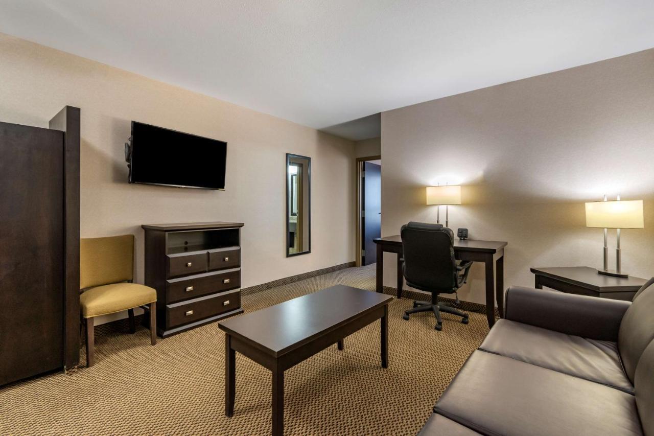 Best Western Bonnyville Inn & Suites Buitenkant foto