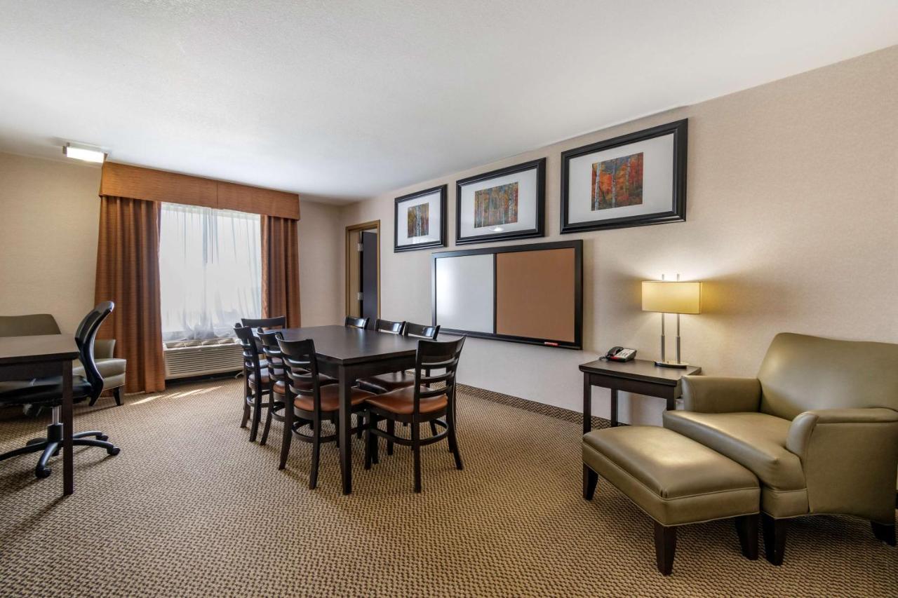 Best Western Bonnyville Inn & Suites Buitenkant foto