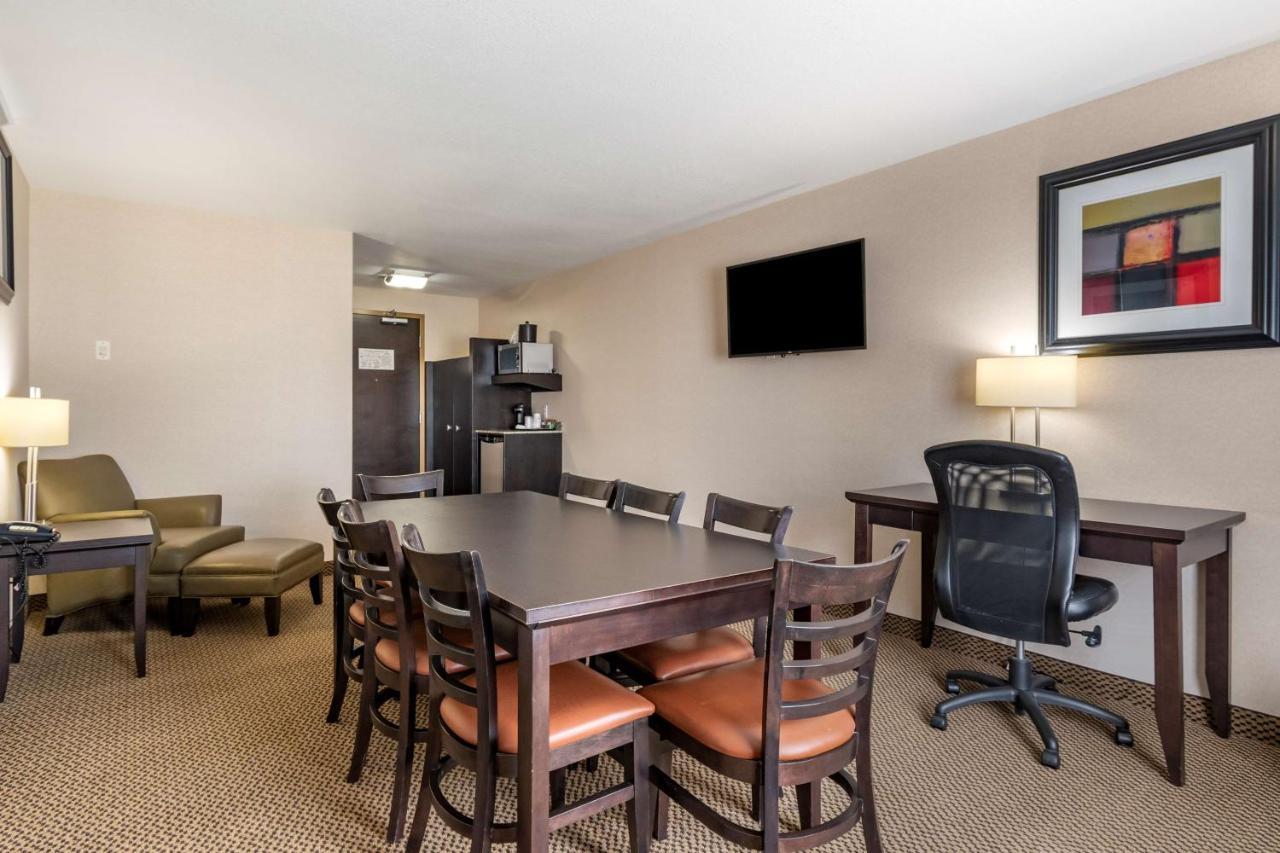 Best Western Bonnyville Inn & Suites Buitenkant foto