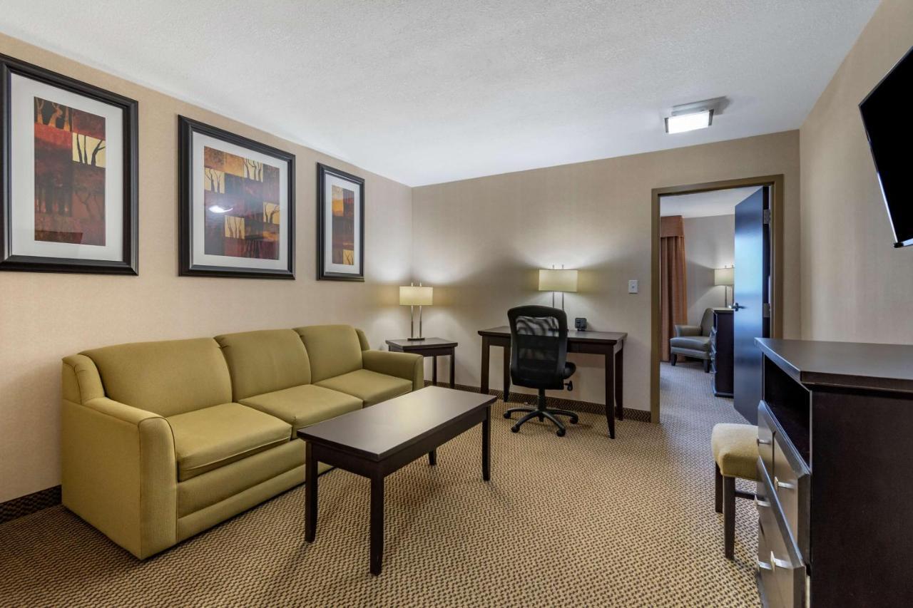 Best Western Bonnyville Inn & Suites Buitenkant foto