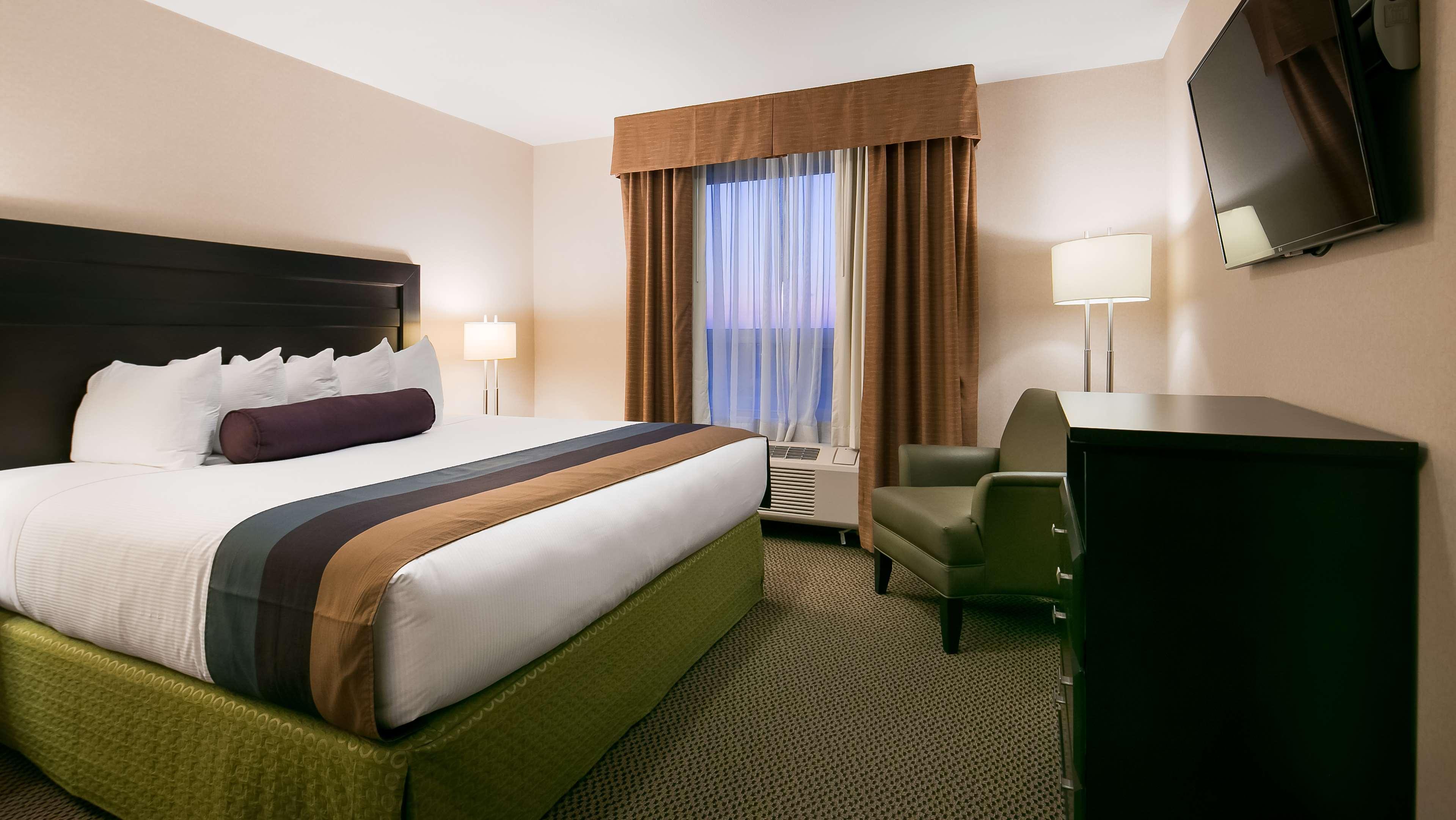 Best Western Bonnyville Inn & Suites Buitenkant foto