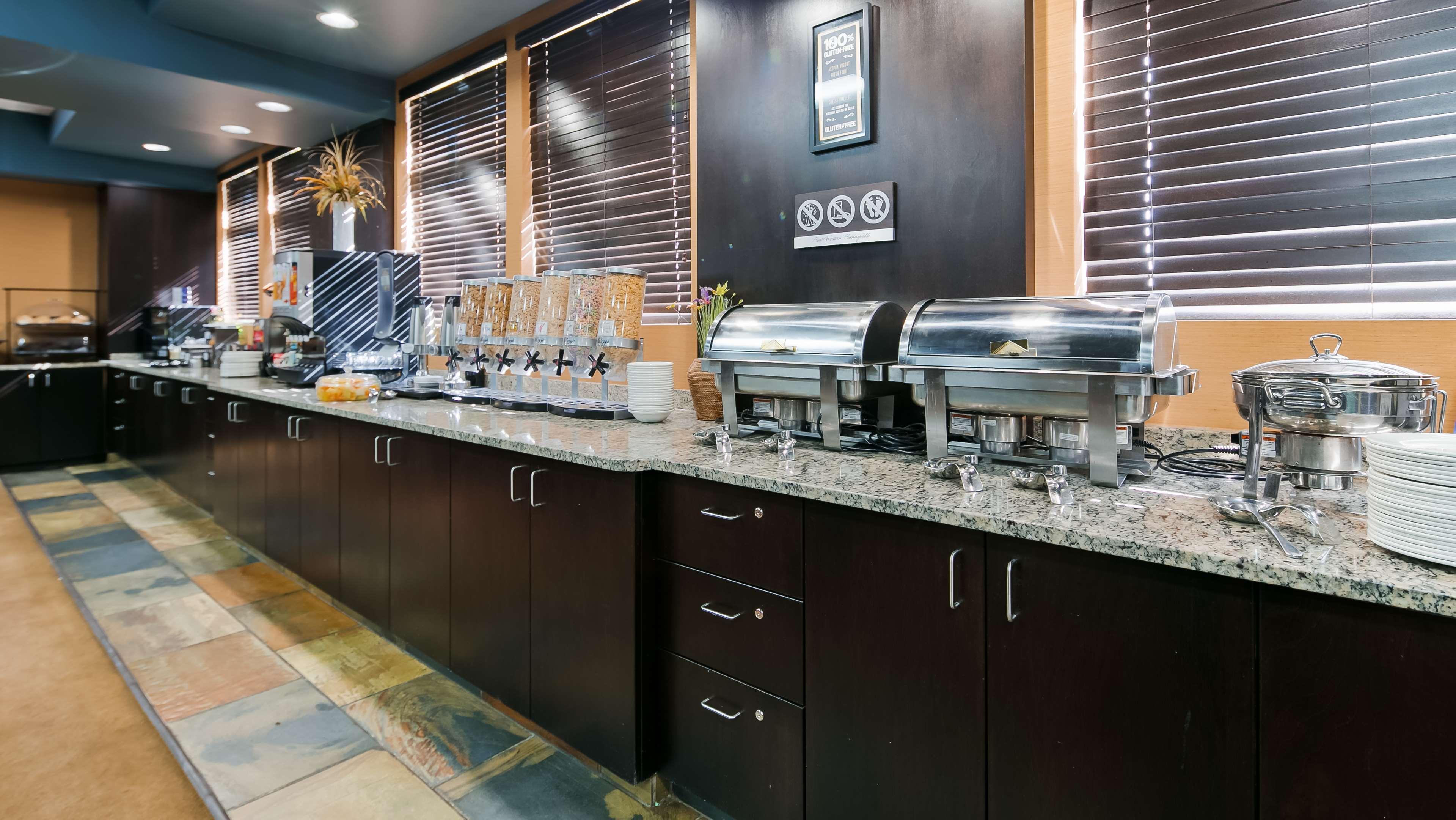 Best Western Bonnyville Inn & Suites Buitenkant foto