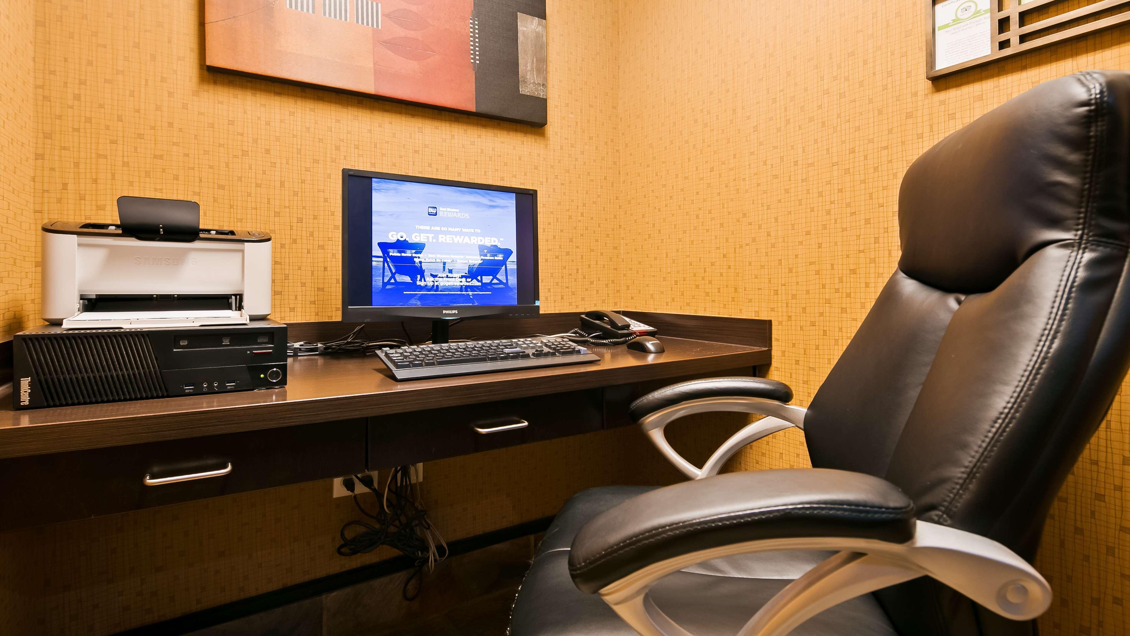 Best Western Bonnyville Inn & Suites Buitenkant foto