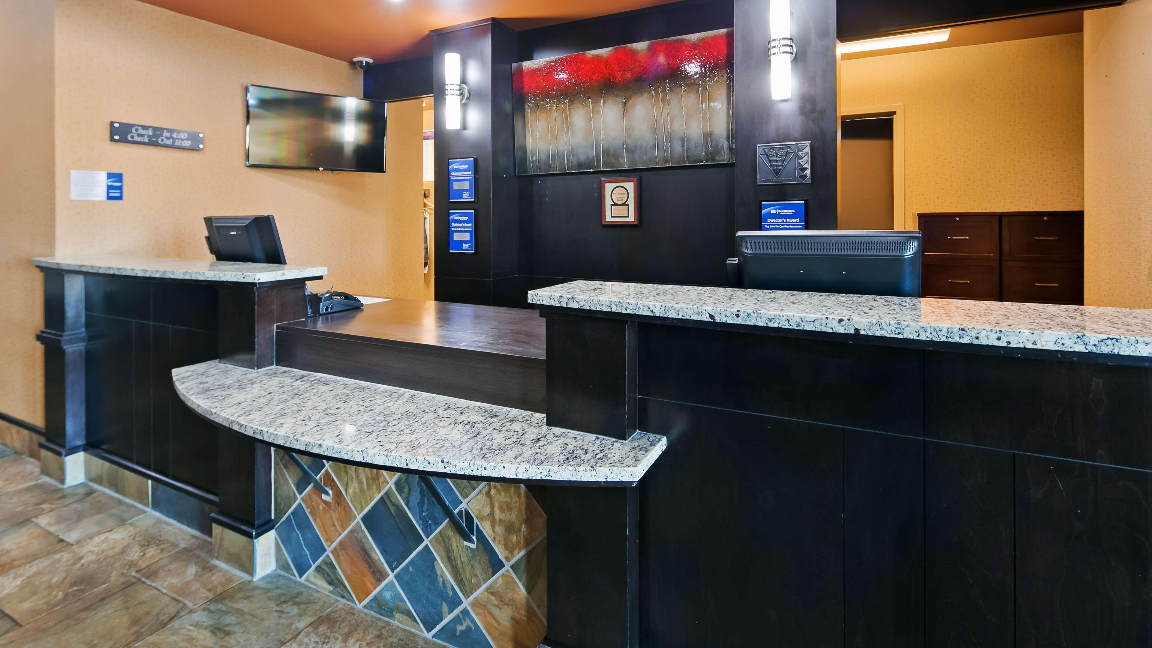 Best Western Bonnyville Inn & Suites Buitenkant foto