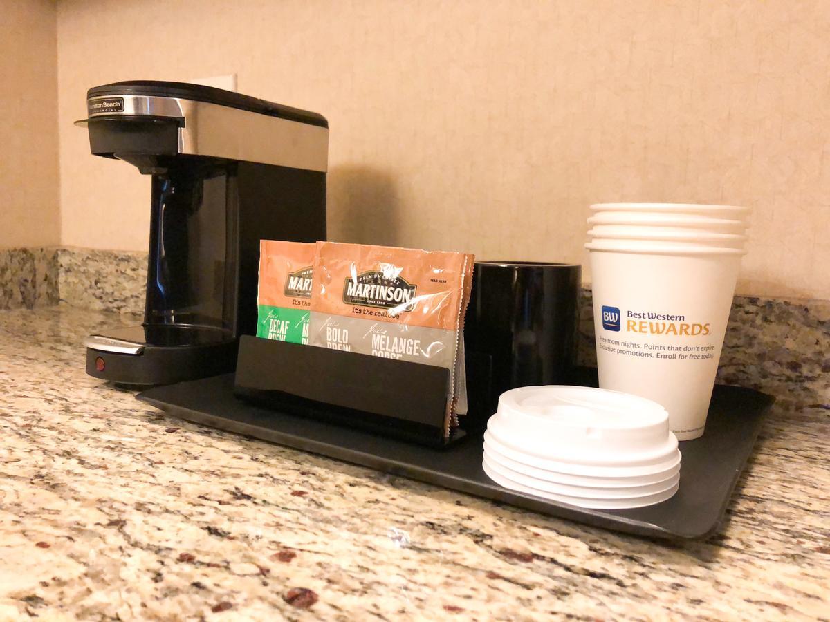 Best Western Bonnyville Inn & Suites Buitenkant foto